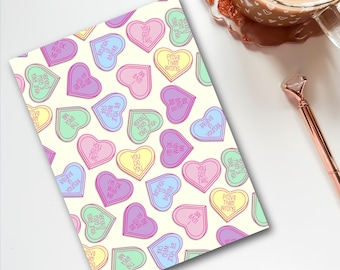 Puede incluir: Una cubierta de cuaderno con fondo blanco y un patrón repetitivo de caramelos en forma de corazón de colores con mensajes motivacionales. Los mensajes incluyen "You got this", "Prove them wrong", "Be your own boss", "You do you", "Love yourself" y "Be kind to yourself".