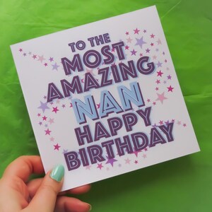 Tarjeta de felicitación de feliz cumpleaños a la abuela más increíble - Deseos de cumpleaños