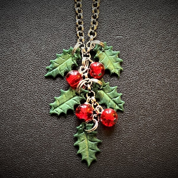 Holly handmade pendant necklace, Christmas pendant, Holly necklace