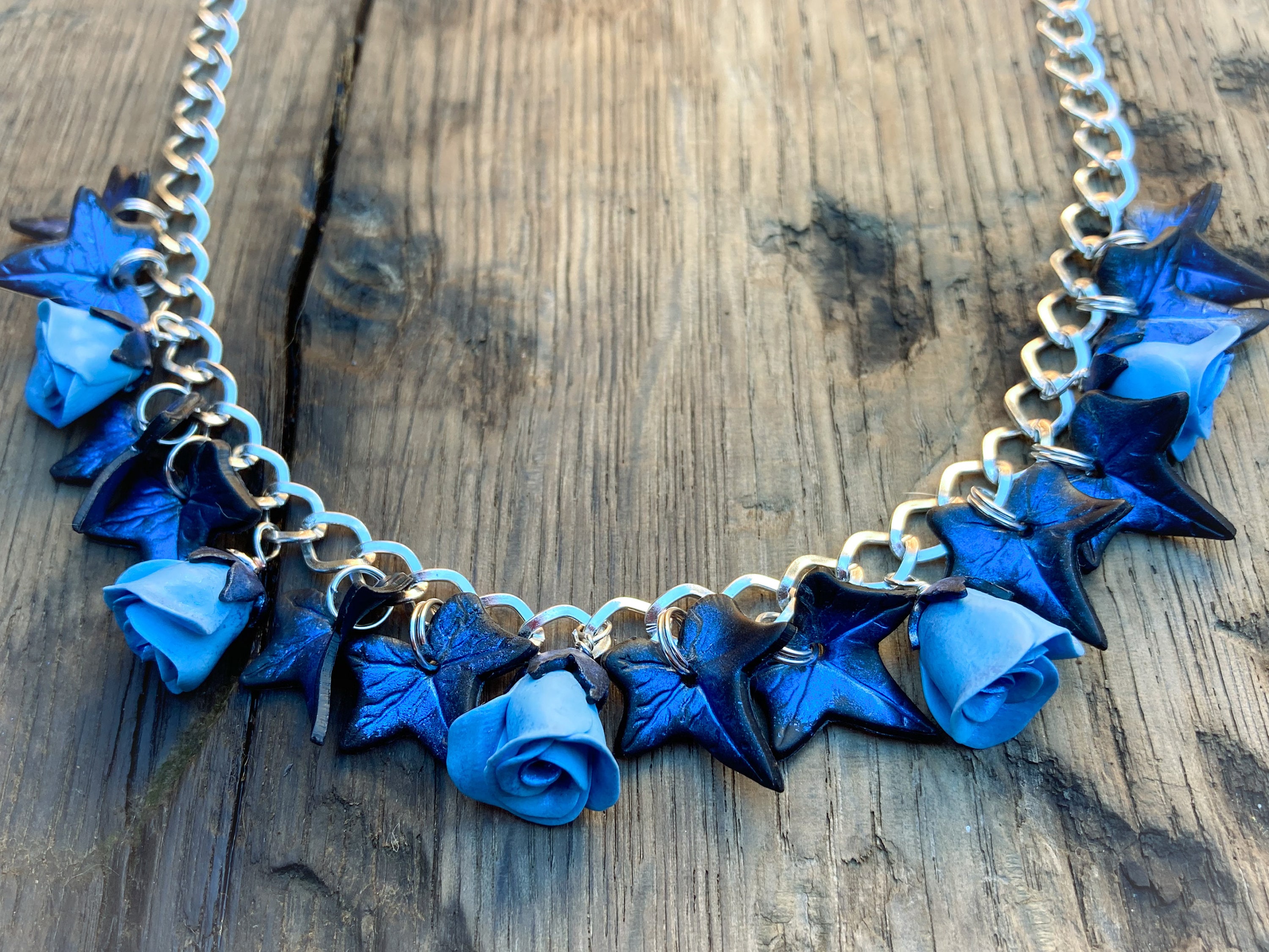 IVXLCDM BLUE ROSE NECKLACE MEDICOMTOY｜ファッション