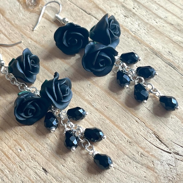 Rosörhängen, svarta, handgjorda, sterlingsilver och klämmor finns tillgängliga