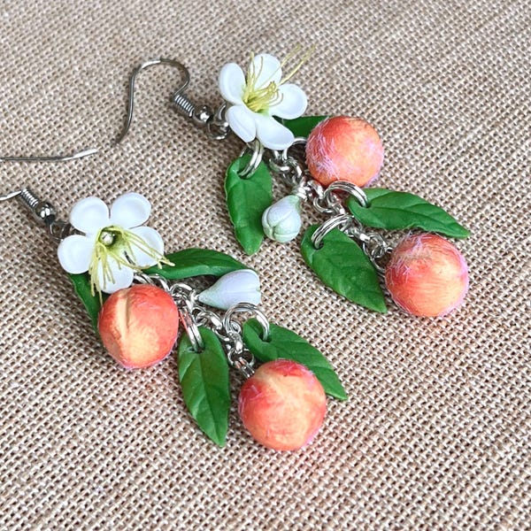 Pendientes de melocotón. Hechos a mano, arcilla polimérica, cierres de clip opcionales, plata de ley.