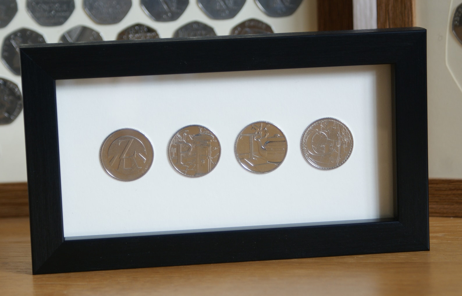 Display Frame for UK 10p Coins Black Wall Hanging Case for Ten Pence