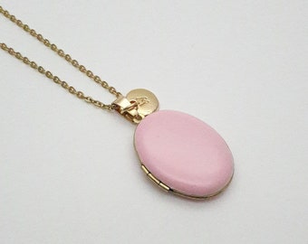 Collana con medaglione ovale personalizzato con foto in smalto rosa tenue placcato oro 14k, catena in acciaio chirurgico dorato