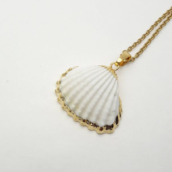 Collier coquillage blanc doré naturel//Collier pendentif coquillage plaqué or 24k chaînette acier inoxydable dorée//Collier hypoallergénique