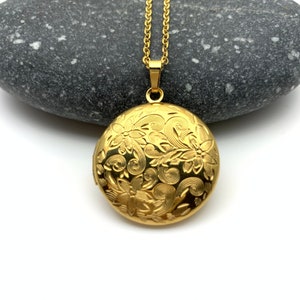 Round gold-plated Photo Locket Necklace with engraved flowers in retro vintage stainless steel