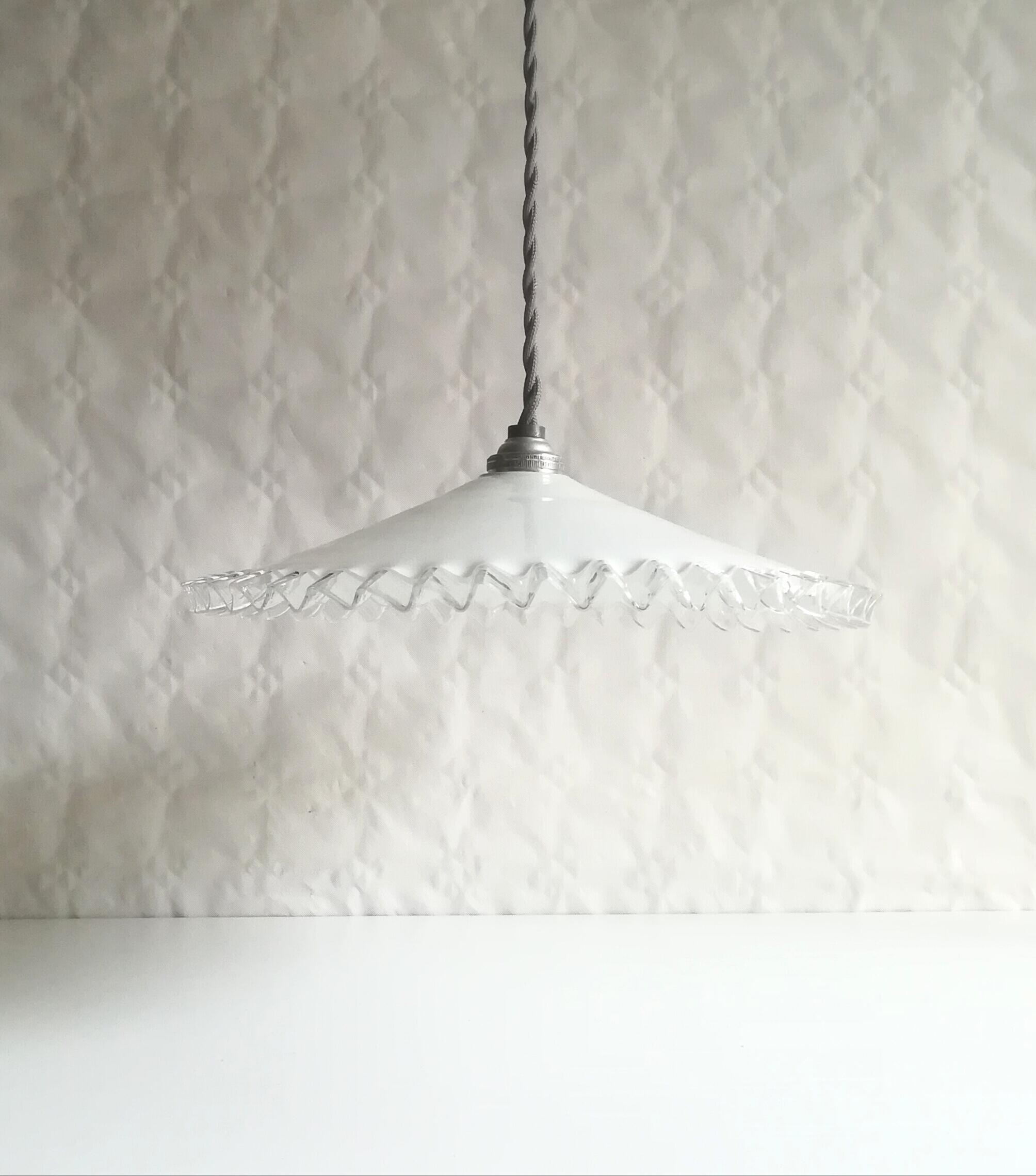BEL ABAT JOUR SUSPENSION OPALINE BLANCHE bord incolore Volanté début