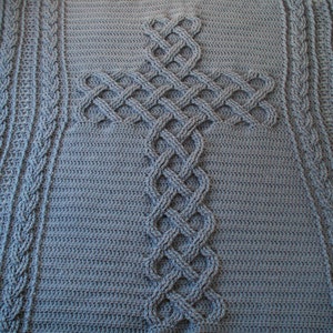 Pattern: Cosy chunky Celtic Cross cable afghan / throw / blanket