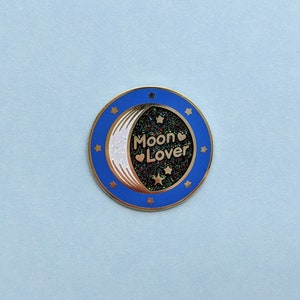 Moon Lover Enamel Pin - Edición Limitada