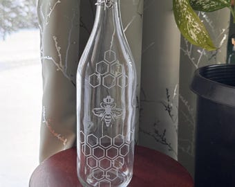 Queen Bee Glass bottle with sealing swing top lid. 34 ounces. Art that works!