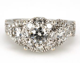 Conjunto nupcial de diamantes en oro blanco de 14 quilates con halo, diamantes decorativos y banda ajustable