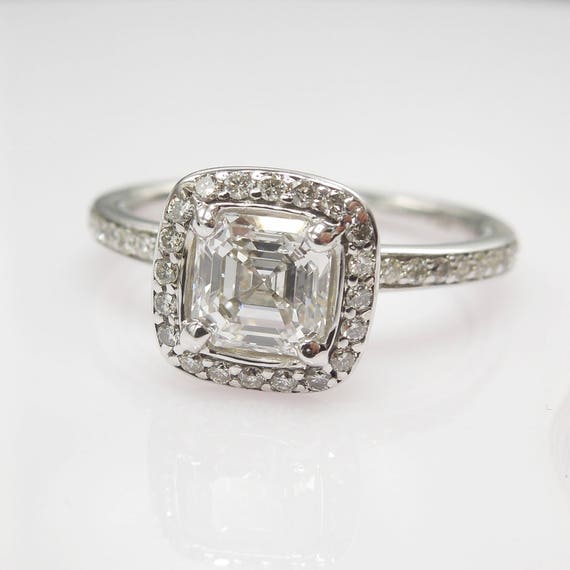 0.78ct Square Emerald Cut Diamond with Halo in 18… - image 1