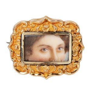 Antique Lover&#39;s Eye Painting in 14K Yellow Gold Frame under Beveled Glass