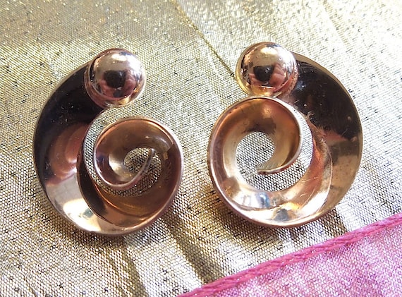 Retro Gold Fill Swirl Earrings - image 1