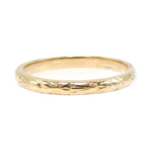 Art Deco Engraved Wedding Band in Yellow Gold, White Gold, and Rose Gold