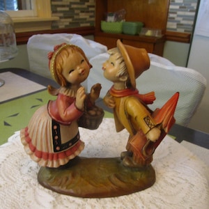 Anri Figurine, Kissing Kids, Anri Carvings, Vintage Anri, Juan Ferrandiz, Ferrandiz Anri, Folk Art, Vintage Carvings, Carved Figurines