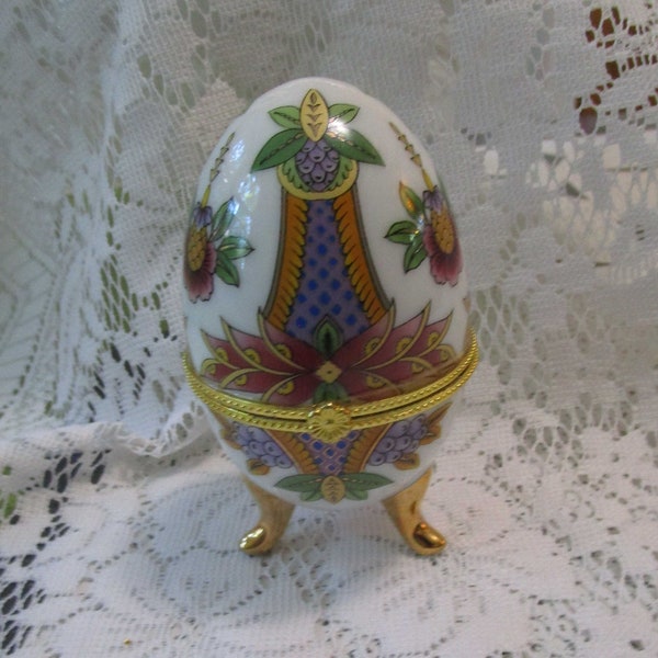 Egg Box, Porcelain Egg, Porcelain Box, Trinket Box, Ring Box, Victorian Decor, Floral Decor, Vintage Egg, Porcelain Egg, Jewelry Box