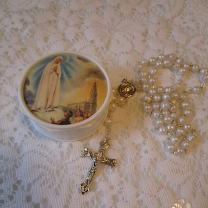 Vintage Rosary, Rosary Case, White Rosary, First Communion, Confirmation, Prayer Beads, Rosary Beads, Religious Trinkets, Crucifix
