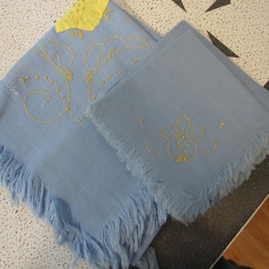 30 in, Luncheon Tablecloth, Napkins, Applique, Vintage Tablecloth, Blue Tablecloth. Tea Party, Vintage Linens, Embroidered Tablecloth