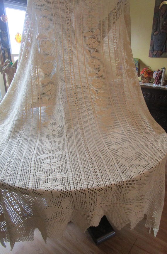 90X92 in, Crocheted Bedspread, Crocheted Coverlet, Vintage Crochet, Antique Tablecloth, Lace Tablecloth, Banquet Tablecloth, TC#1X