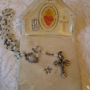 Mother of Pearl, Vintage Rosary, Rosary Case, Sacred Heart, Lourdes, Prayer Beads, Vintage Religious, White Rosary, Rosary Beads, R#114
