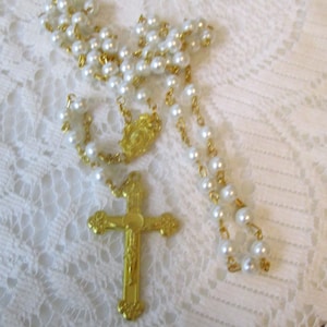 Vintage Rosary, Purity Rosary, Virgin Mary, White Rosary, Vintage Crucifix, Rosary, Vintage Religious, Prayer Beads, First Communion, R#108