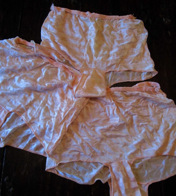 vintage undies unused button - Gem