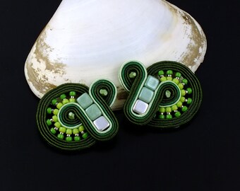 Small green soutache studs, brick soutache jewellery earrings, square tiny silver beaded earrings, minimalist casual soutache earrings studs