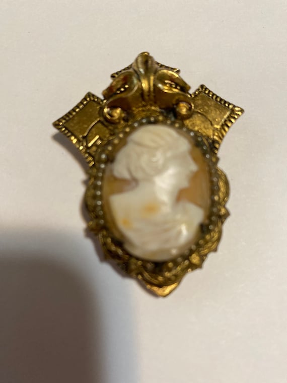 Antique Dress Clip from the 30’s. Cameo. Set in or