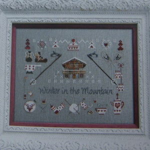 Kreuzstichkarte „Winter in den Bergen, Chalet-Szene“.