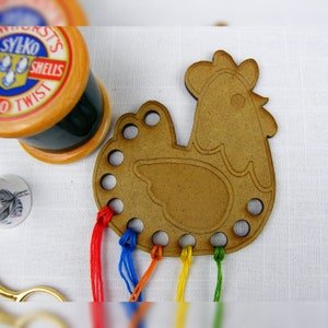 Tri-Fils en forme Poule, fabriqué artisanalement en France avec MDF (medium).