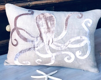 Funda de almohada de terciopelo plateado con forma de pulpo: decoración náutica de arpillera hecha a mano