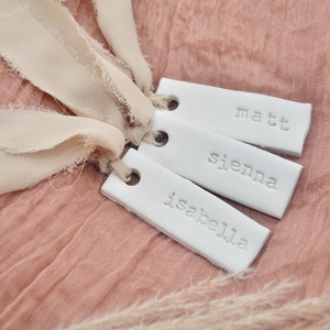 Personalisierte Name Tischkarten, Muttertag, Hochzeit & Event Tischdekoration, Boho Seidenband, Minimalist