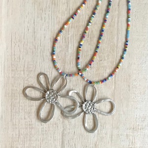 Daisy Flower Necklace Seed Bead Boho Hippie Costume Rock Concert Music Festival Love Happiness Retro Preteen Teen Adult BFF Best Friend Gift