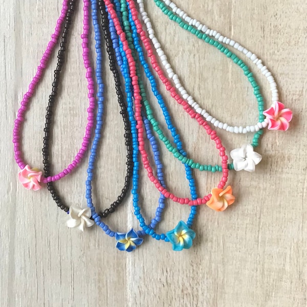 Collier de fleurs ras du cou rétro rocailles Boho Music Fest Tropical Plumeria Hawaiian Luau surfeur fille plage bébé préadolescent adolescent adulte BFF cadeau