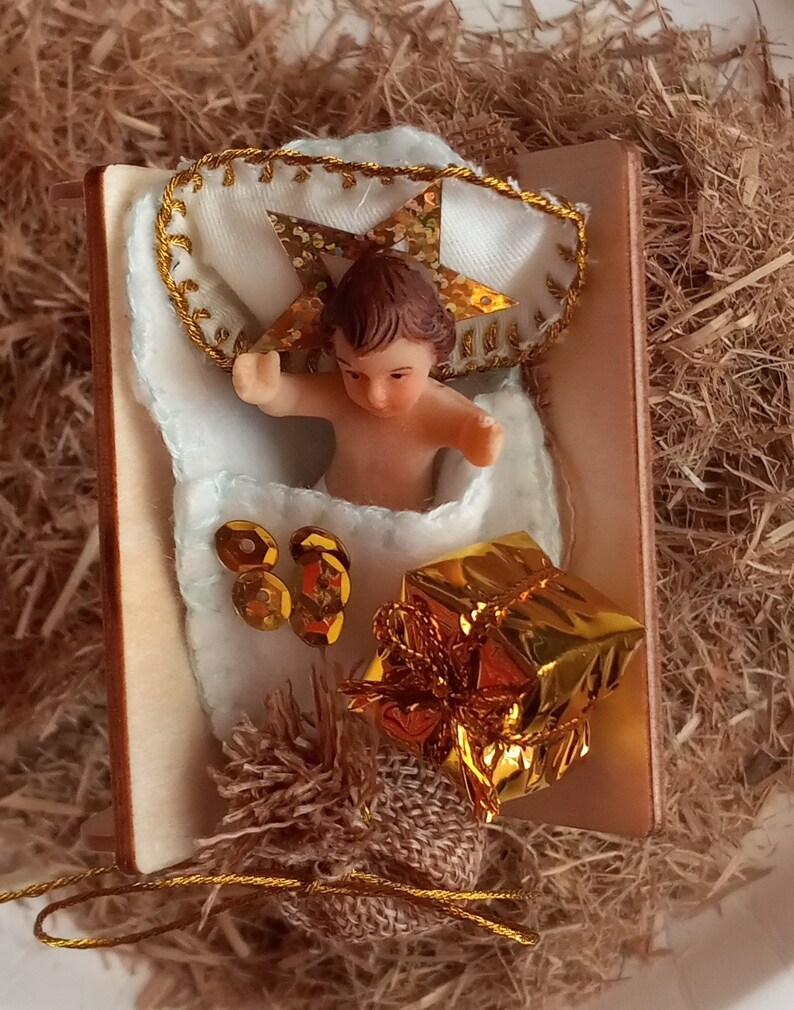 JESUS Nativity Manger Scene. Gifts of gold Real Etsy
