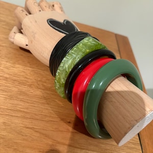 Collection Ready made, Pile de bracelets joncs 2