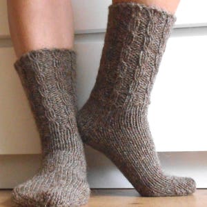 Calcetines de lana tejidos a mano, color «Café con leche» para hombre