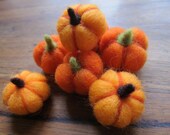 Needle felted Pumpkins- Little  Pumpkins- Ecofriendly decor- Thanksgiving- Fall- Table Ornament- Halloween