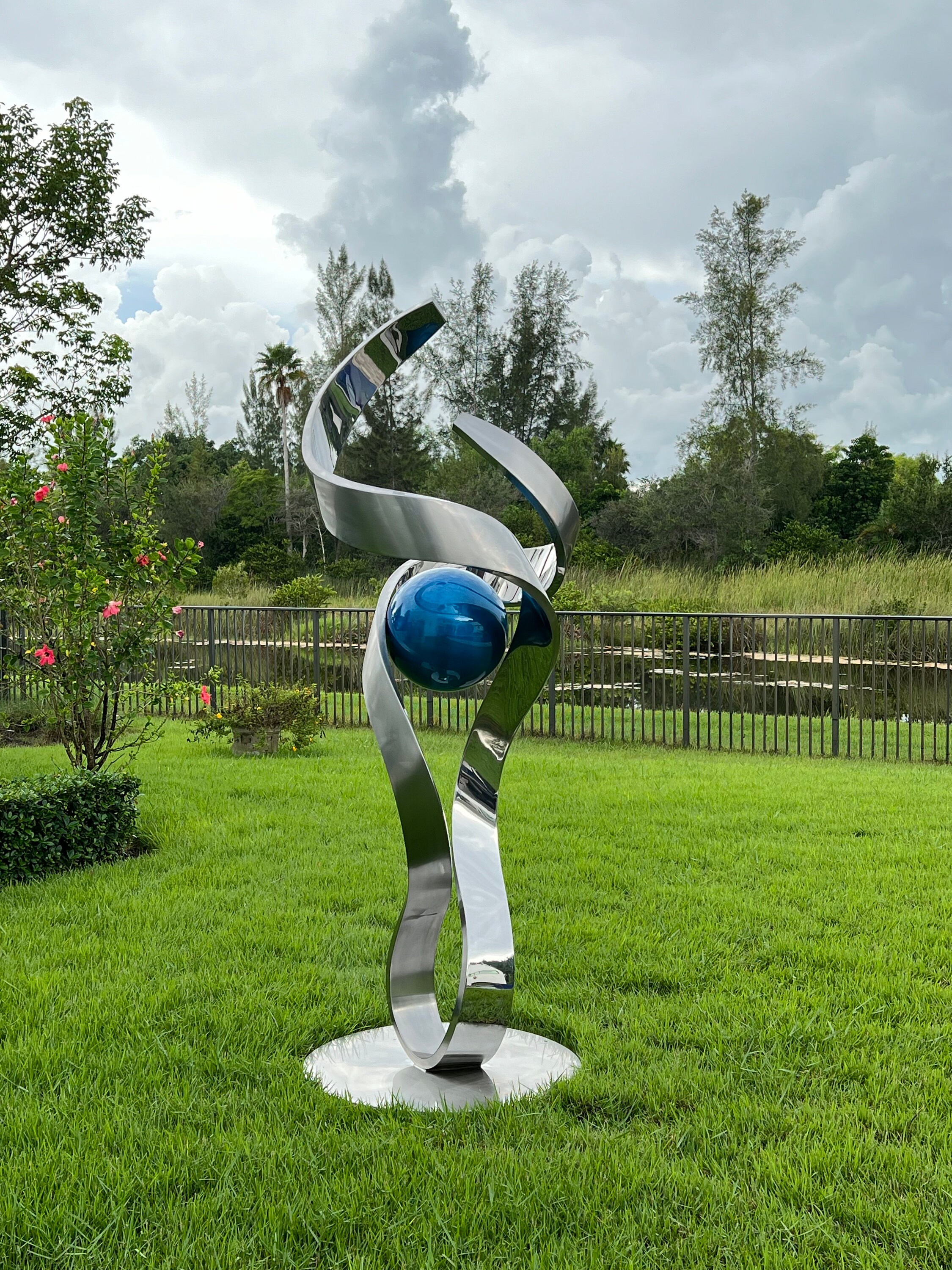 large-abstract-sculpture-garden-statue-high-polished-stainless-steel