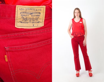 red levi pants