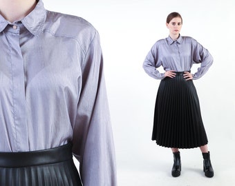 Blusa vintage anos 80 em prata metálico lavanda, com botões, manga comprida, estilo secretária, minimalista, tamanhos M e G.