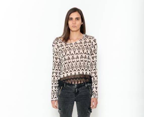 Y2K Patterned Knit Top: Beige Rayon, Lace Hem, Cropped Long Sleeve (Small-Medium)