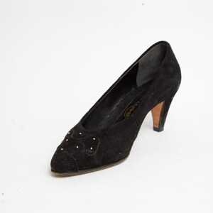 1980s Black Suede Pumps Vintage 80s Leather Gold Studs High Heel Kitten Heel Pointed Toe Black Trim Mod New Wave Shoes Size EU 39 US 8 5 image 4