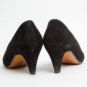 1980s Black Suede Pumps Vintage 80s Leather Gold Studs High Heel Kitten Heel Pointed Toe Black Trim Mod New Wave Shoes Size EU 39 US 8 5 image 5
