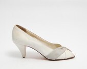 1970's White Peep Toe Pumps - Vintage 1920's Leather Grey Criss Cross Heeled Mad Men Cut Out Mod Shoes Size 37,5 EU, 7 US