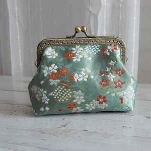 Green Embroidery Floral Wallet Card Holder with Kiss Clasp