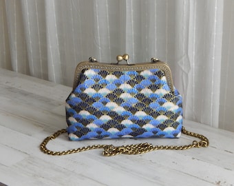 Glittered Shell Crossbody bag: Japanese Style with Aluminum Chain Strap
