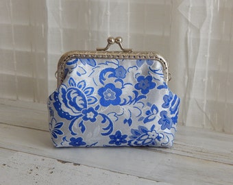 Blue Embroidery Silk Floral Coin Purse Card Holder Wallet with Kiss Clasp