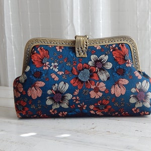 Dark Green Embroidery Silk Floral Clutch Purse Wallet / Crossbody Aluminum Chain Strap